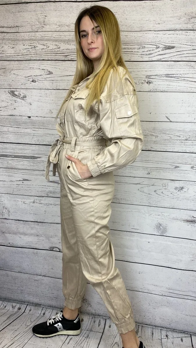 Jumpsuit beige con coulisse e bottoni argento