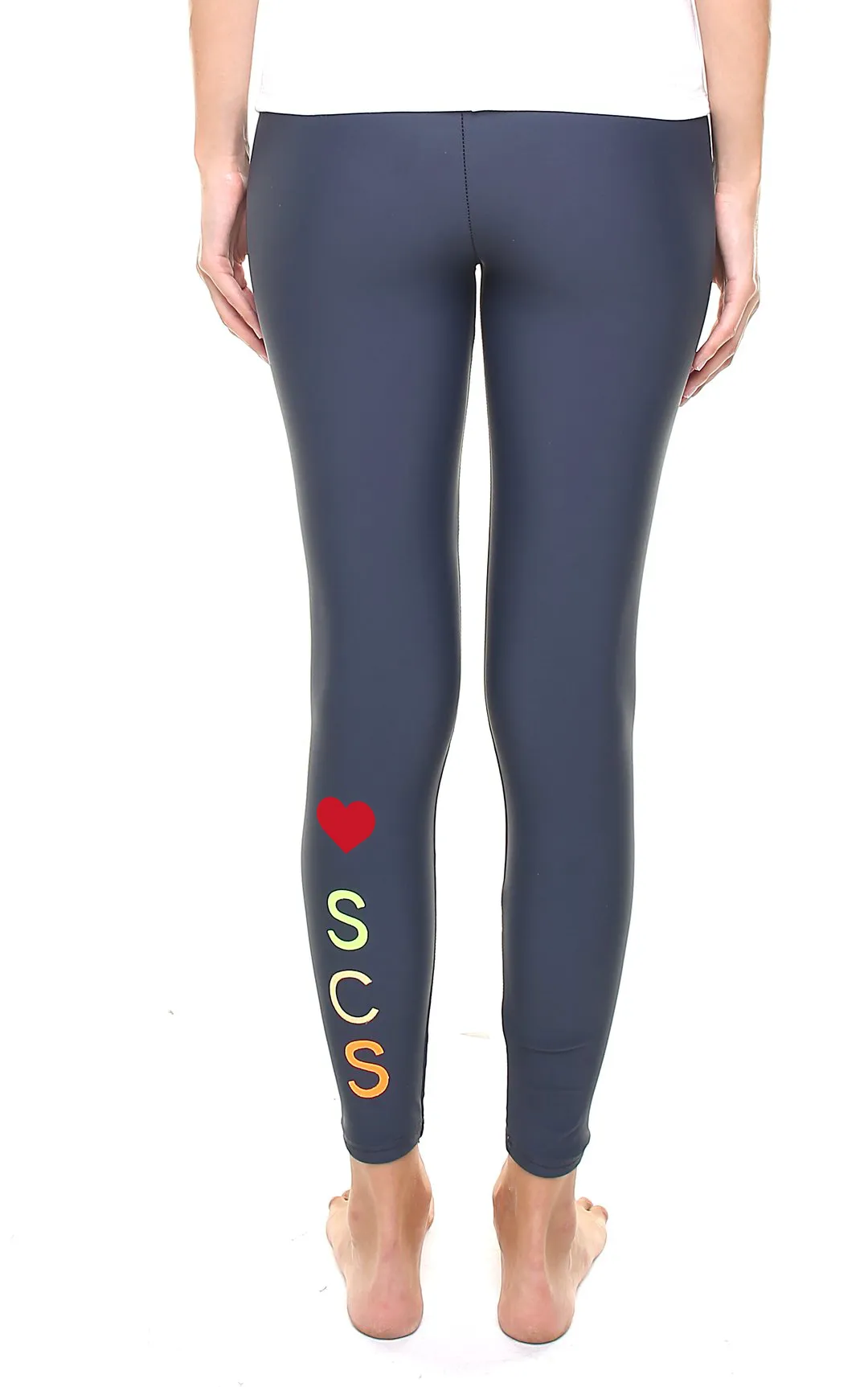 Leggings personalizzato con un cuore e lettere applicate in verticale