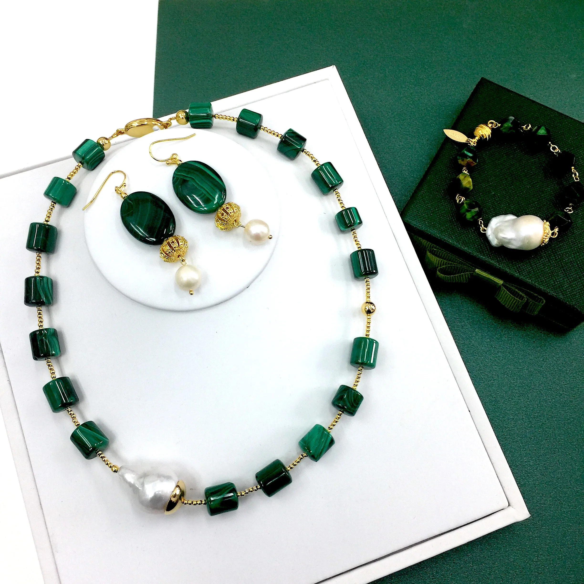 Malachite With Baroque Pearl Necklace AN037