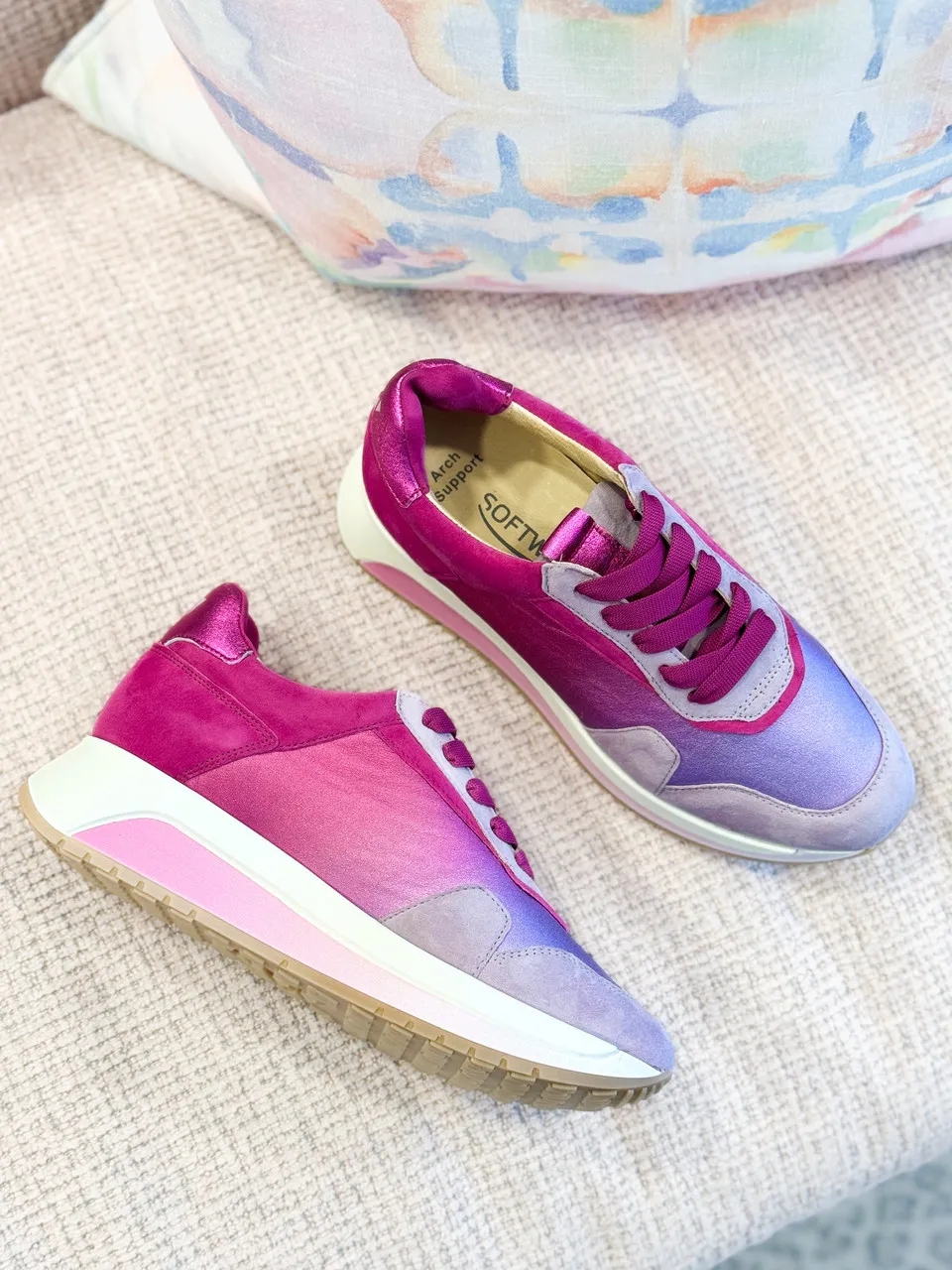 Softwaves Capri Sneaker- Fuchsia Gradient