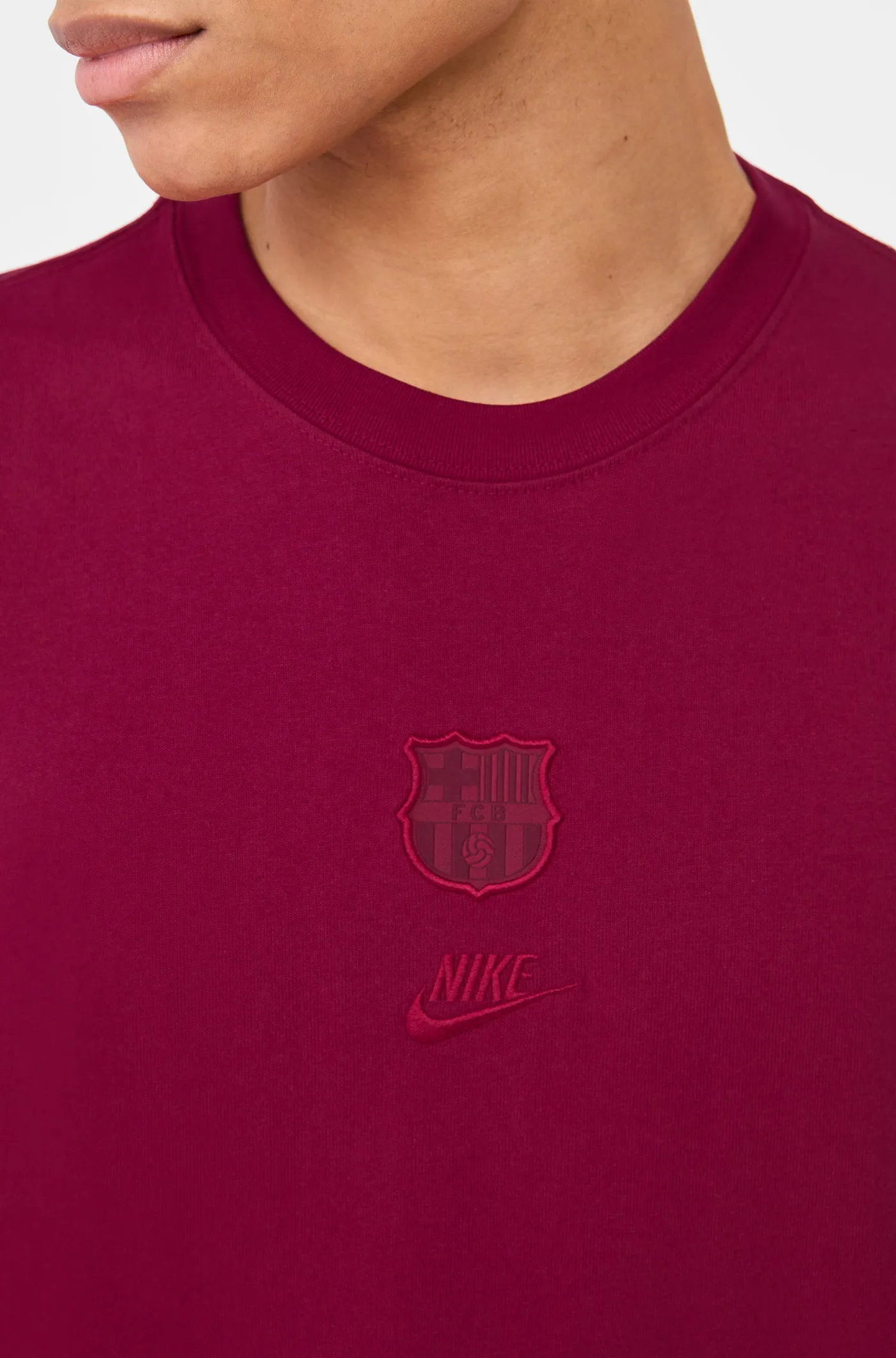 T-shirt red shield Bara Nike